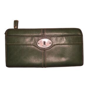 Fossil Green Leather Wallet Clutch Purse Keyhole Plate Zip Around Women’s Wallet